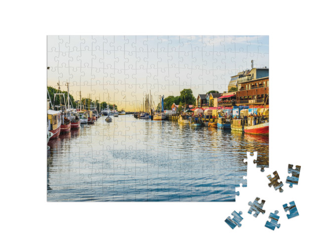 Puzzle 200 Teile „Kanal mit Schiffen und Ostsee in Warnemünde, Rostock, Deutschland“