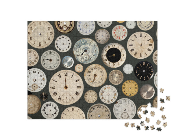 Puzzle 1000 Teile „Verschiedene alte Uhrenziffernblätter auf grauem Hintergrund“