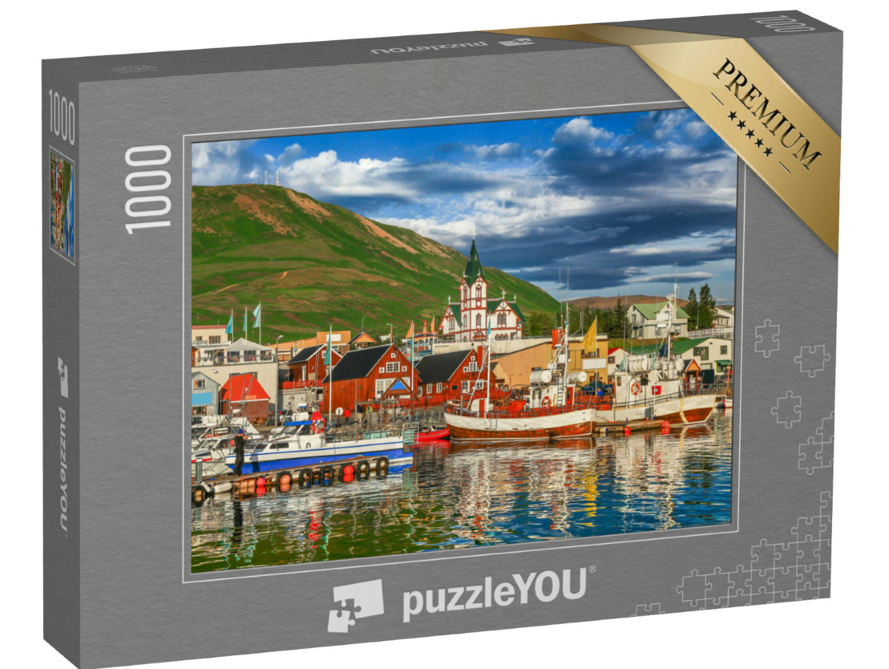 Puzzle 1000 Teile „Schöner Blick auf die historische Stadt Husavik mit Fischerbooten, Island“