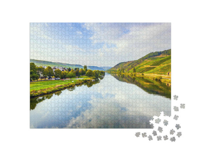 Puzzle 1000 Teile „Weinberge an den Hügeln des romantischen Moselufers“