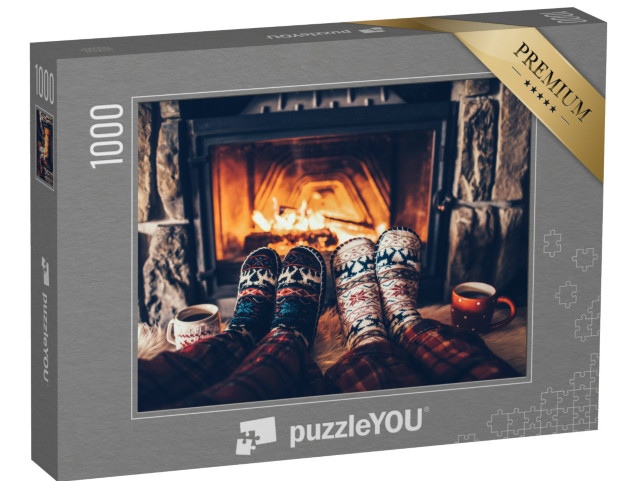 Puzzle 1000 Teile „Weihnachten steht vor der Tür: Füße in den Wollsocken vor dem Weihnachtskamin“