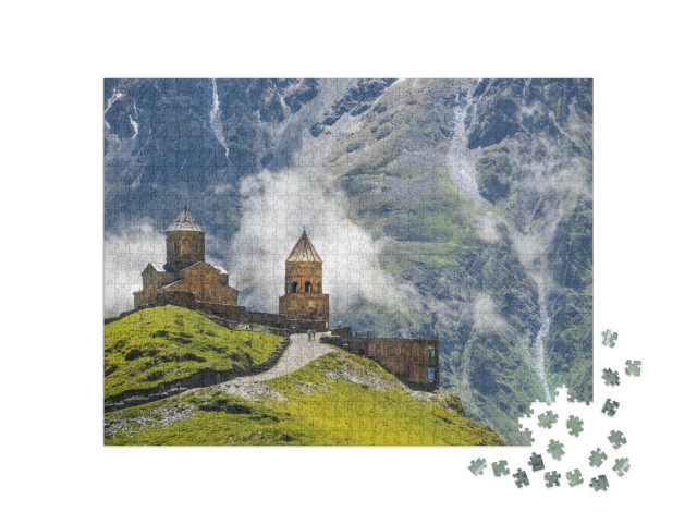 Puzzle 1000 Teile „Dreifaltigkeitskirche Gergeti beim Dorf Gergeti in Georgien“