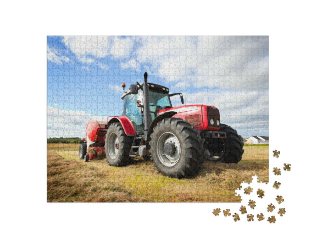 Puzzle 1000 Teile „Großer Traktor sammelt Heuhaufen auf dem Feld an einem sonnigen Tag“