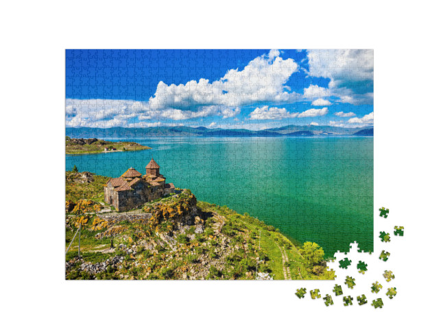 Puzzle 1000 Teile „Kloster Hayravank am Ufer des Sewansees, Armenien“
