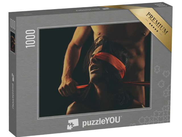 Puzzle 1000 Teile „Leidenschaftliches Paar beim erotischen Spiel mit Augenbinde“