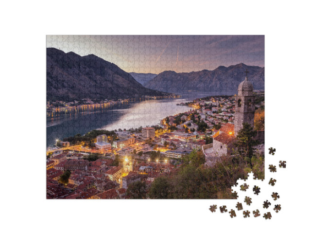 Puzzle 1000 Teile „Montenegro: Stadt Kotor in der Dämmerung“