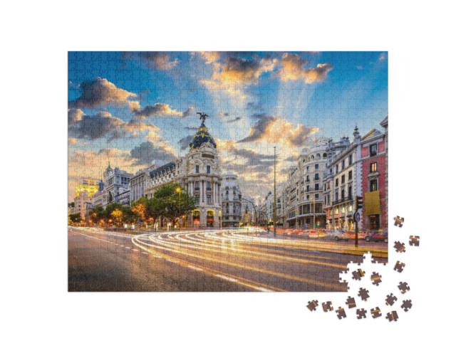 Puzzle 1000 Teile „Stadtbild von Madrid mit Calle de Alcala und Gran Via, Spanien“