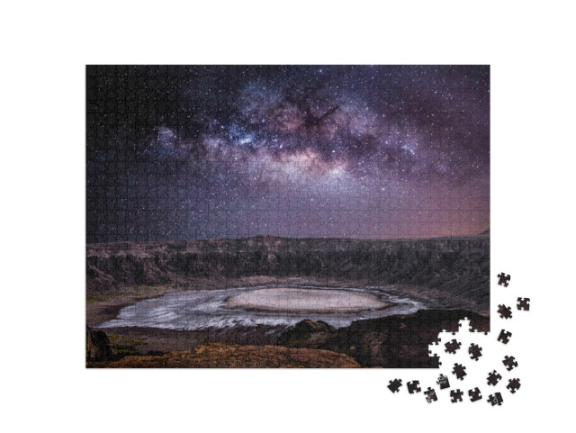 Puzzle 1000 Teile „Milchstraße über dem Al Wahbah Krater in Saudi Arabien“