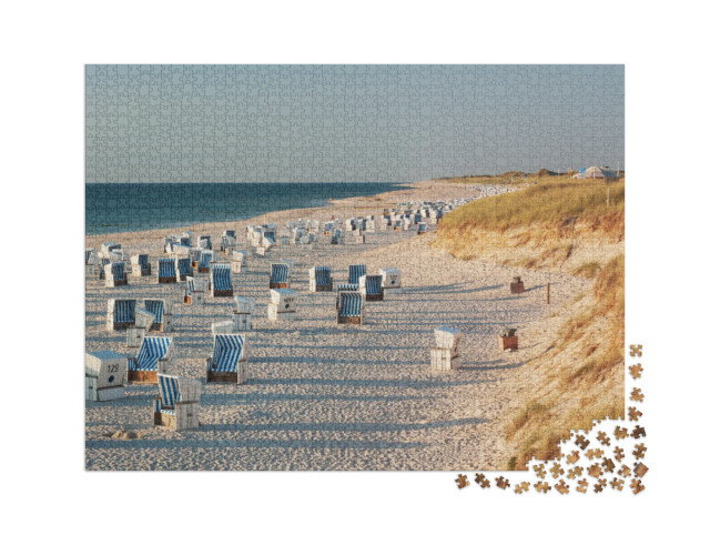 Puzzle 2000 Teile „Strand mit Strandkörben im Abendlicht bei Kampen auf Sylt“