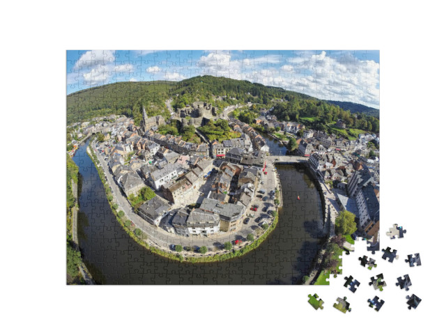 Puzzle 500 Teile „Luftaufnahme der belgischen Stadt La Roche-en-Ardenne mit Fluss Ourthe“