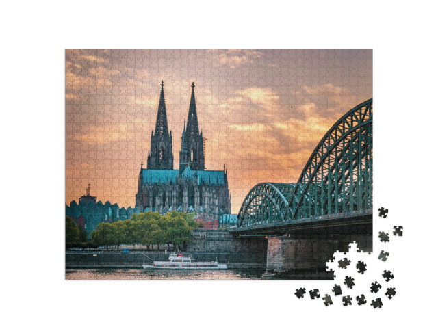 Puzzle 1000 Teile „Kölner Dom und Hohenzollernbrücke in Köln am Abend“