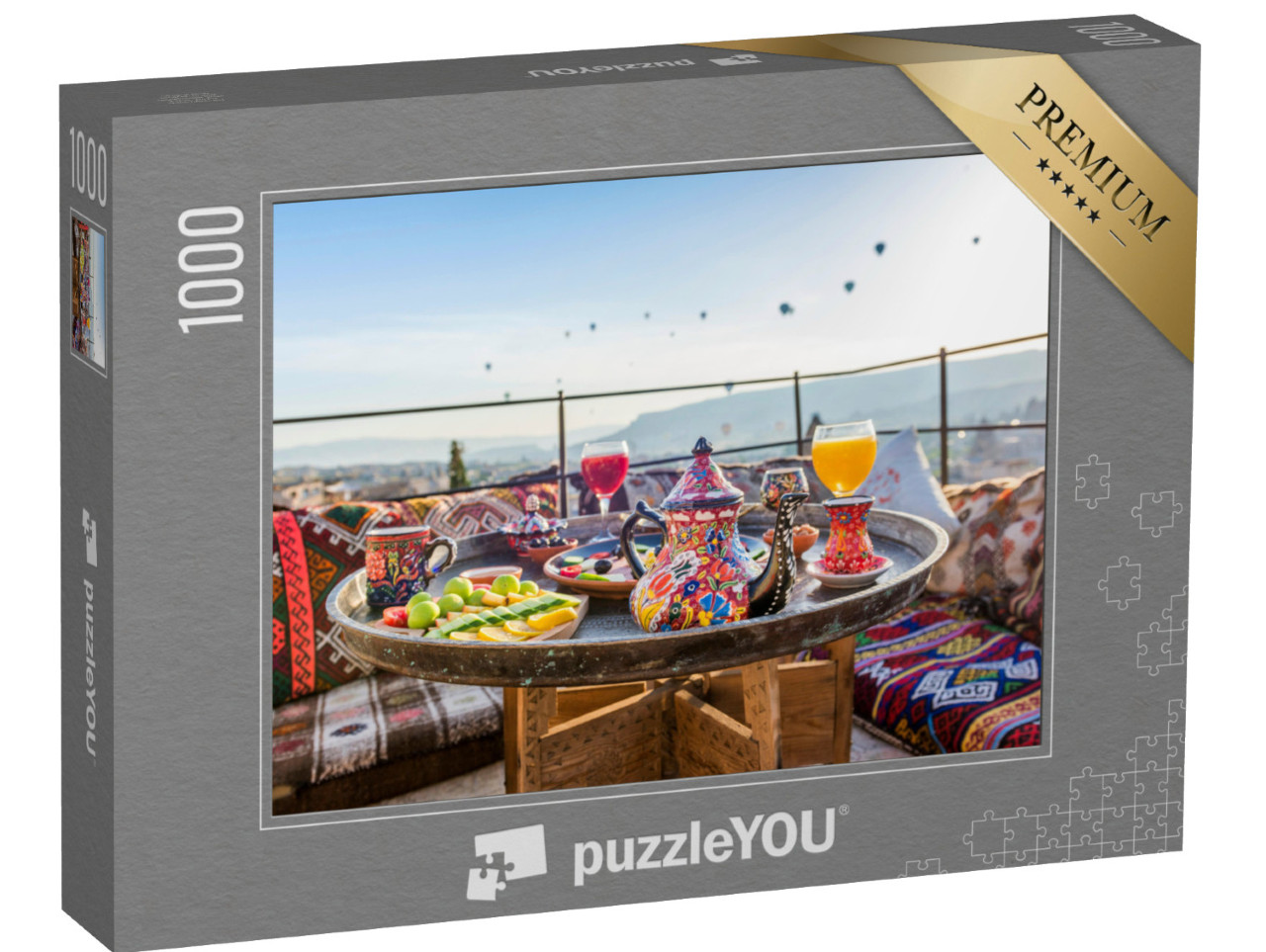 Puzzle 1000 Teile „Traditionelles türkisches Frühstück mit Blick auf Kappadokien und fliegenden Luftballons im Hintergrund“