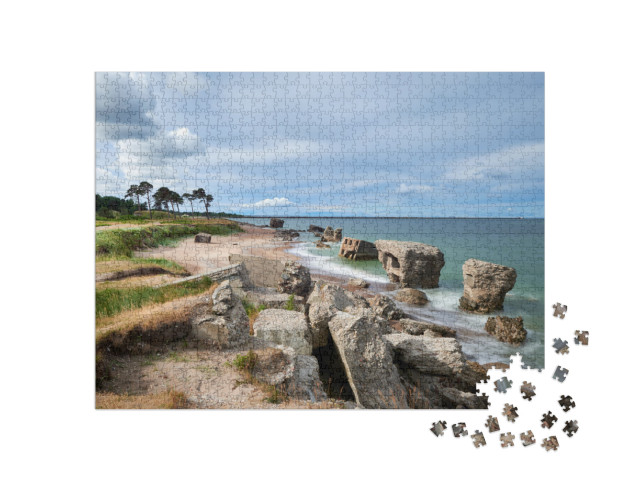 Puzzle 1000 Teile „Ruinen von Bunkern am Strand der Ostsee, Karosta in Liepaja, Lettland“