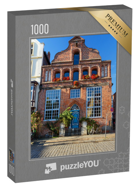 Puzzle 1000 Teile „Mittelalterlicher Backsteinaltbau mit blauer Tür, Lüneburg, Deutschland“