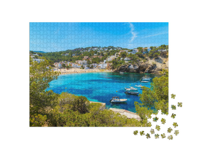 Puzzle 1000 Teile „Malerische Bucht Cala Vadella, Insel Ibiza, Spanien“