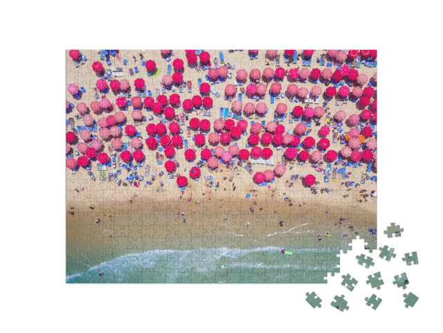 Puzzle 500 Teile „Tropischer Strand mit bunten Sonnenschirmen, Luftaufnahme“