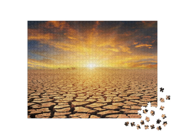 Puzzle 1000 Teile „Orangefarbener bewölkter Sonnenuntergang über Steinwüste“