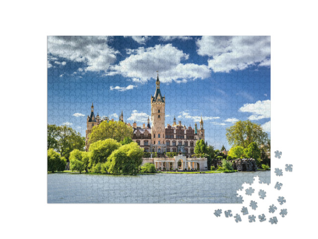 Puzzle 1000 Teile „Das Schweriner Schloss, umgeben von Seen und Wäldern“