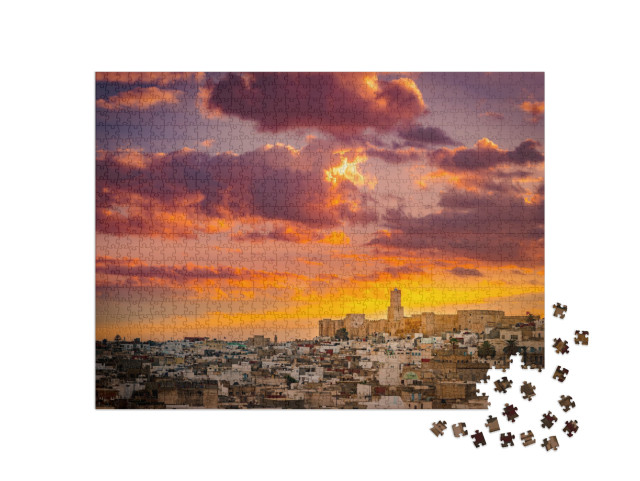 Puzzle 1000 Teile „Sonnenaufgang über der Medina und der Burg Kasbah in Sousse, Tunesien“