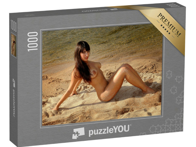 Puzzle 1000 Teile „Aktfotografie: Nackte Brünette im Sand“