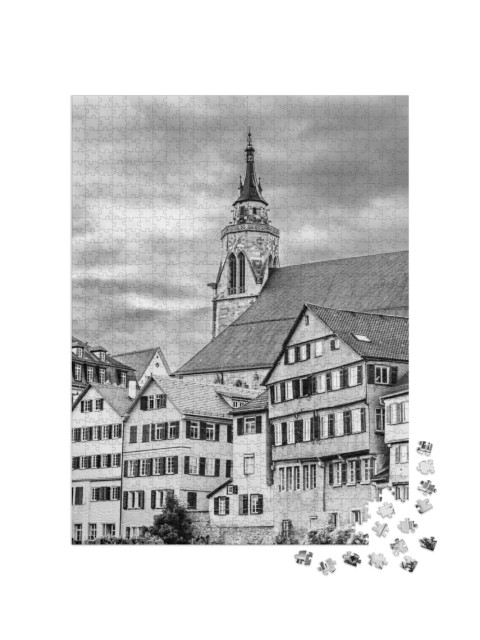 Puzzle 1000 Teile „Stiftskirche St. Georg in der Altstadt von Tübingen, schwarz-weiß“
