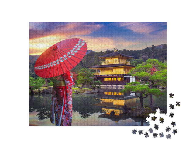 Puzzle 1000 Teile „Asiatische Frau im traditionellen Kimono vor dem Goldenen Pavillion, Kyoto, Japan“