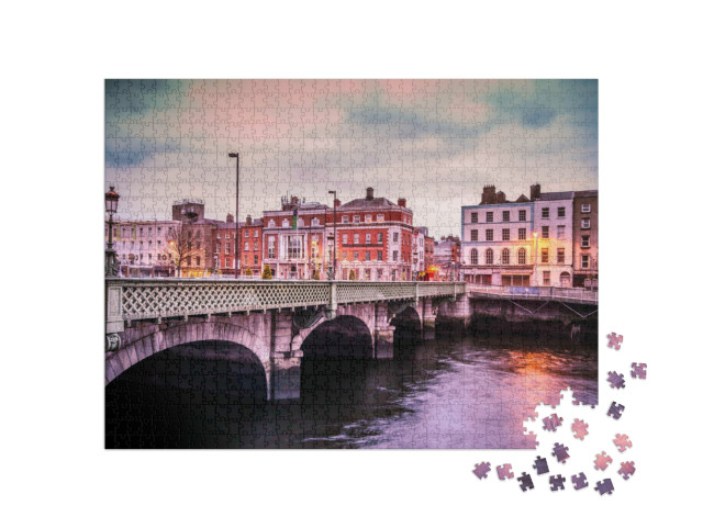 Puzzle 1000 Teile „Abendliche Grattan Bridge über dem Liffey, Dublin, Irland“