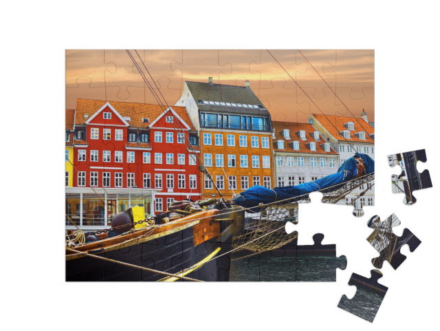 Puzzle 48 Teile „Yachten und farbige Häuser an der Strandpromenade in Nyhavn“