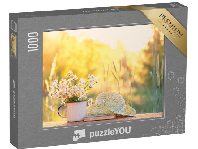 Puzzle 1000 Teile „Ländlicher Charme: Gänseblümchenstrauß neben Buch und Strohhut“