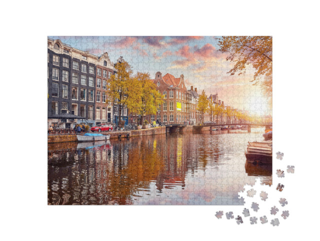 Puzzle 1000 Teile „Warmes Sonnenlicht am Kanal in Amsterdam, Niederlande“