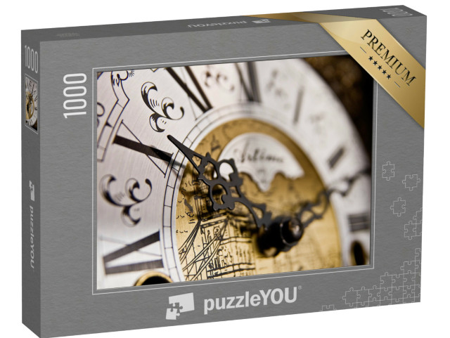 Puzzle 1000 Teile „Ein Pendeluhr-Zifferblatt im alten Stil mit Fokus auf dem Stundenzeiger“