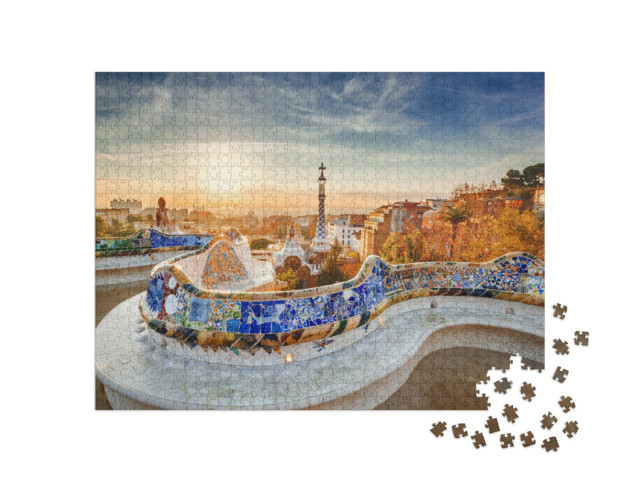 Puzzle 1000 Teile „Sonnenaufgang im Park Güell mit Blick auf Barcelona“