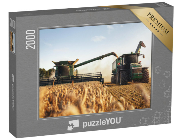 Puzzle 2000 Teile „Mähdrescher und Traktor bei der Arbeit auf einem Weizenfeld“