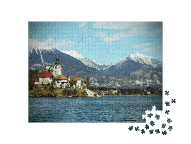 Puzzle 1000 Teile „Kirche auf der Insel Bled vor schneebedeckten Bergen, Slowenien“