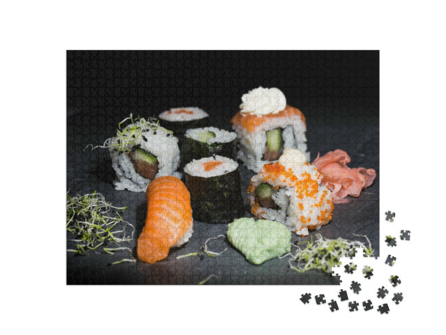 Puzzle 1000 Teile „Japanisches Sushi: Maki, Nigiri und Inside-Outside-Rollen“