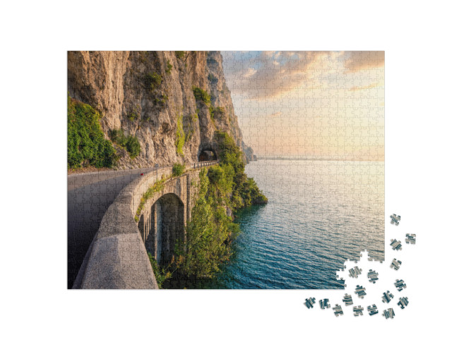 Puzzle 1000 Teile „Die Küstenstraße am Gardasee bei Limone del Garda, Italien“