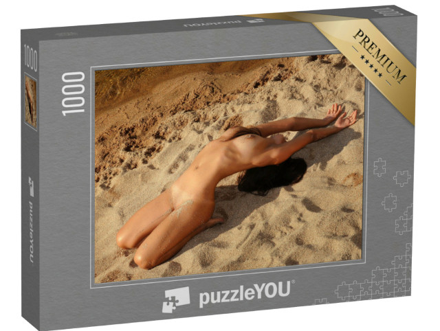 Puzzle 1000 Teile „Erotische Fotografie: Nackte Frau posiert am Sandstrand“