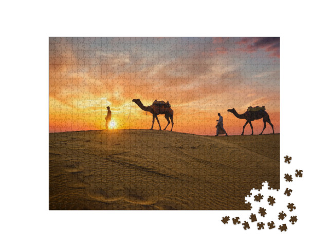 Puzzle 1000 Teile „Indische Kameltreiber, Beduinen mit Kamelen, Silhouetten in den Sanddünen, Indien“