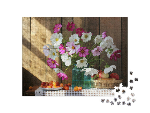 Puzzle 1000 Teile „Sonniges Stillleben mit Blumenstrauß in einer Vase und Pflaumen sowie Äpfel“