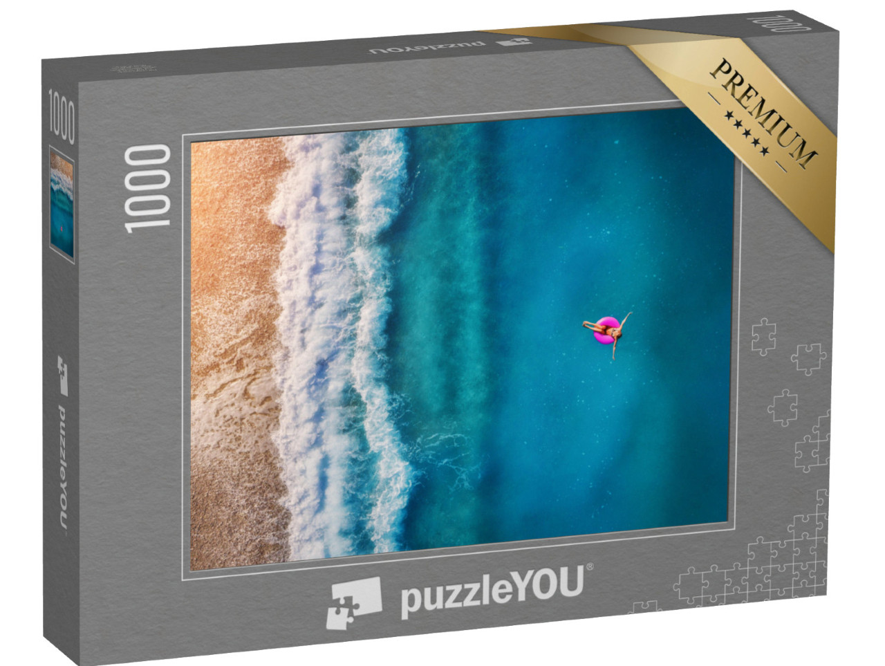 Puzzle 1000 Teile „Luftaufnahme einer jungen Frau auf einem rosa Schwimmring im Meer in Oludeniz“