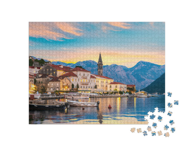 Puzzle 1000 Teile „Historische Stadt Perast bei Sonnenuntergang, Montenegro“