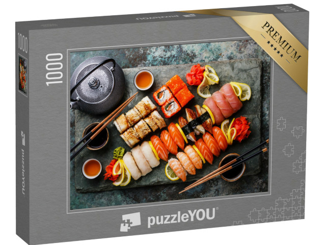 Puzzle 1000 Teile „Sushi-Set Nigiri und Sushi-Rollen mit Tee serviert auf grauem Schiefer“